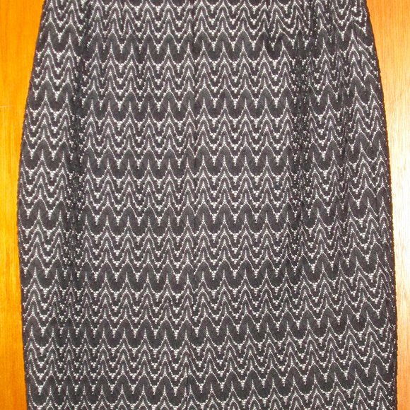 Like New Pencil Skirt - Lace Look - Picture 3 of 10